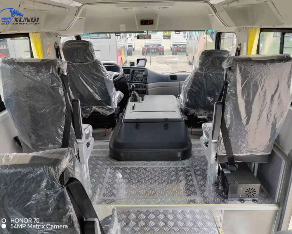 Dongfeng brand new 4x4 4WD 23 Seats 7 meters long mini bus
