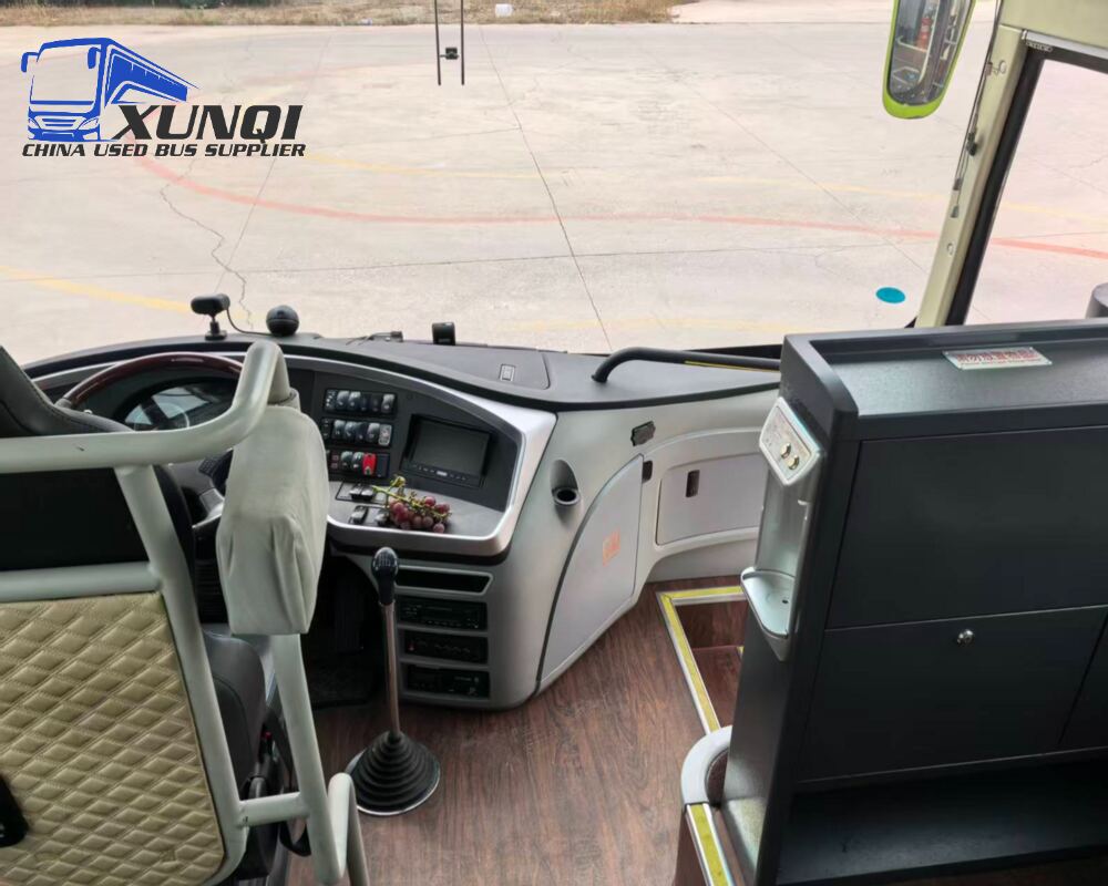 YUTONG 38 Seats mini bus 9 meters long Used YUTONG Buses zk6907 2018 Year yuchai 6-cylinder engine