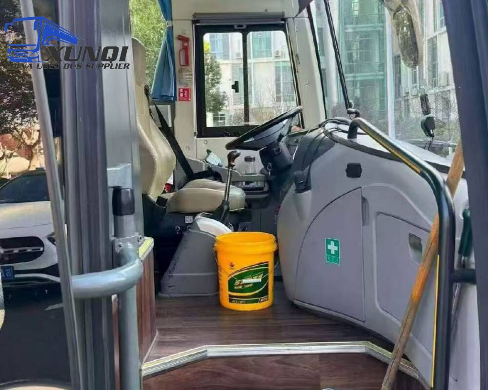 Used YUTONG bus zk6906 38 Seats mini bus 9 meters long 2019 Year yuchai 6-cylinder engine