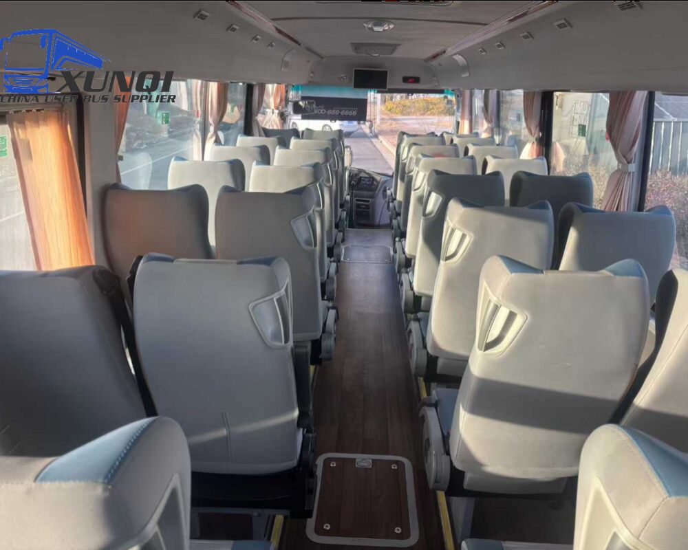 Used YUTONG bus zk6876 36 Seats mini bus 9 meters long 2021 Year weichai 6-cylinder engine (1)