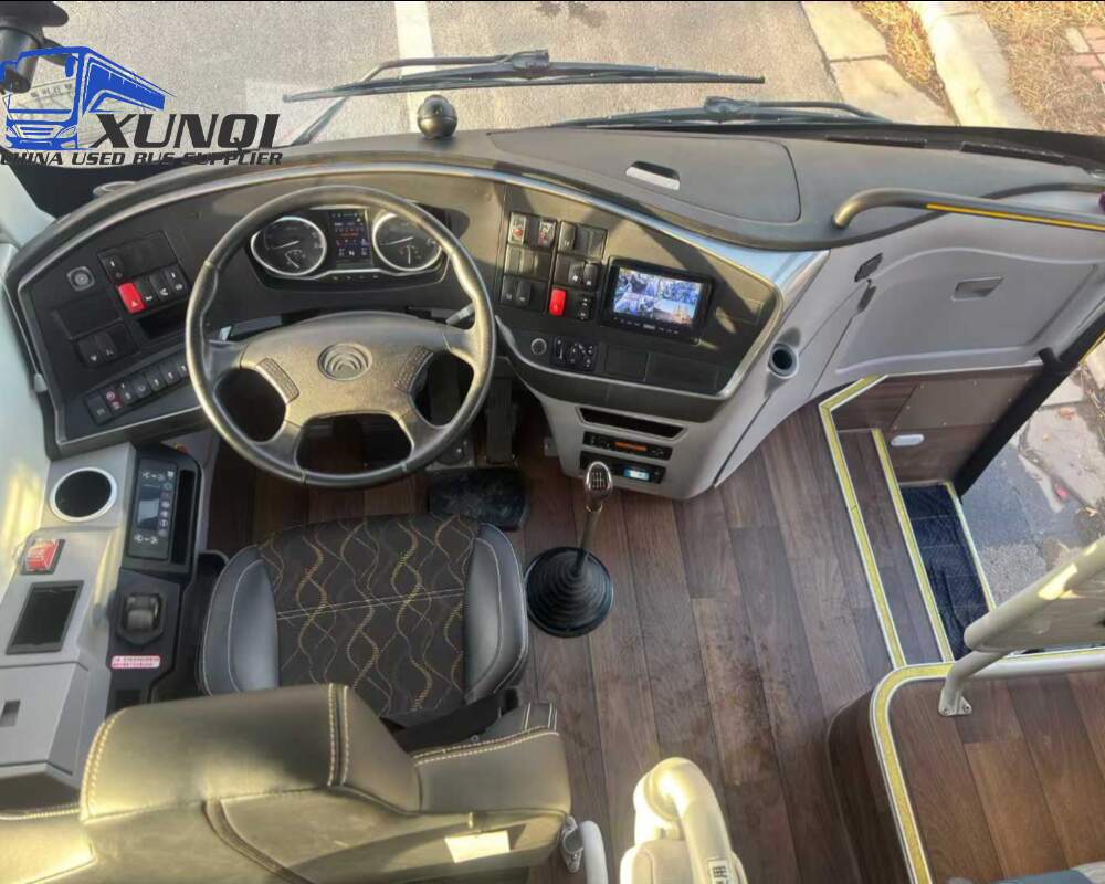 Used YUTONG bus zk6876 36 Seats mini bus 9 meters long 2021 Year weichai 6-cylinder engine (1)