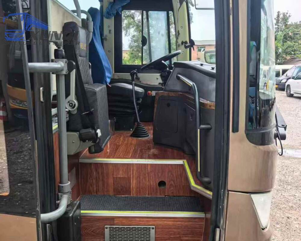 Used Yutong bus ZK6115 47 Seats 2016 Year 11 meters long China bus yuchai 6-cylinder diesel engine