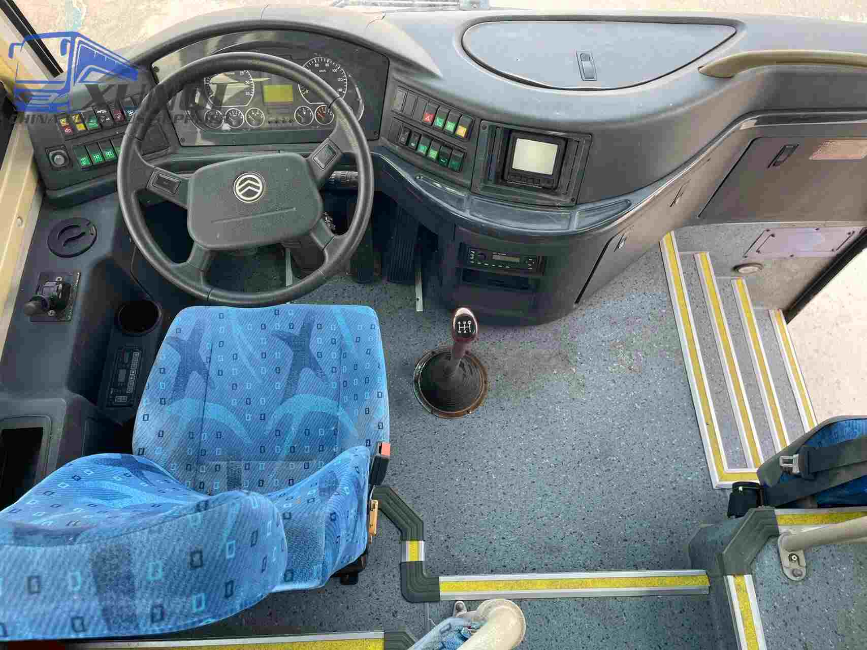 Used Jinlv bus XML6807 35 Seats 2012 Year 8 meters long China bus yuchai 4-cylinder diesel engine
