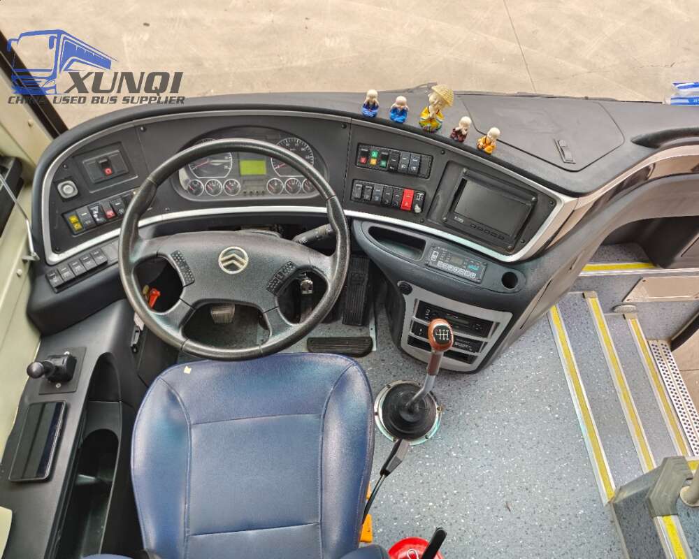 Used Jinlv bus XML6827 34 Seats 2016 Year 8 meters long China bus yuchai 4-cylinder diesel engine