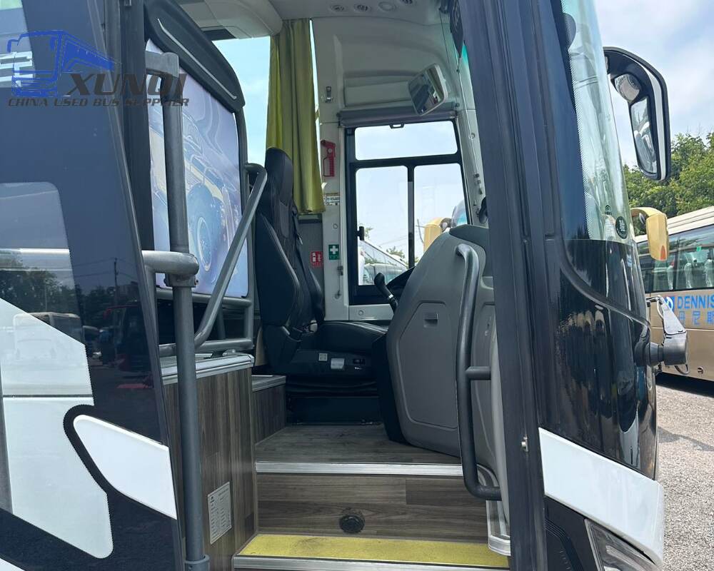 Used Yutong bus ZK6127 54 Seats 2021 Year 12 meters long China bus yuchai 6-cylinder diesel engine
