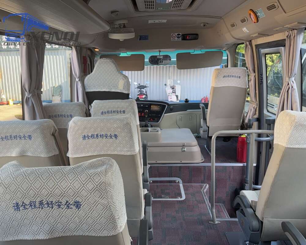 Used Yutong bus ZK6609 19 Seats 2025 Year 6 meters long China bus weichai 4-cylinder diesel engine