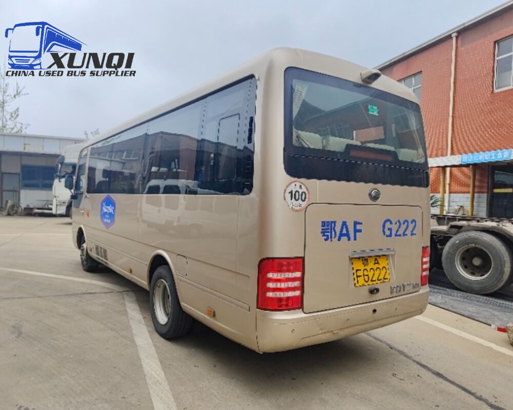 Used Yutong bus ZK6710 19 Seats 2021 Year 7 Seters long China bus weichai 4-cylinder diesel engine