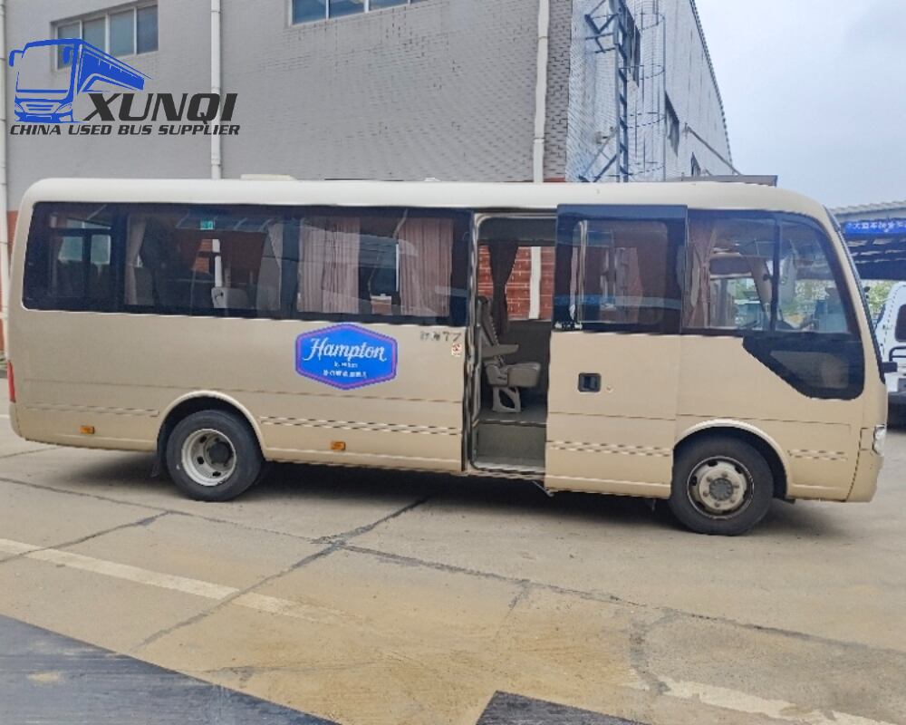 Used Yutong bus ZK6710 19 Seats 2021 Year 7 Seters long China bus weichai 4-cylinder diesel engine