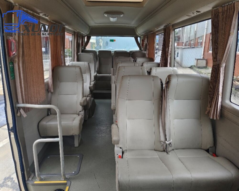 Used Yutong bus ZK6710 19 Seats 2021 Year 7 Seters long China bus weichai 4-cylinder diesel engine