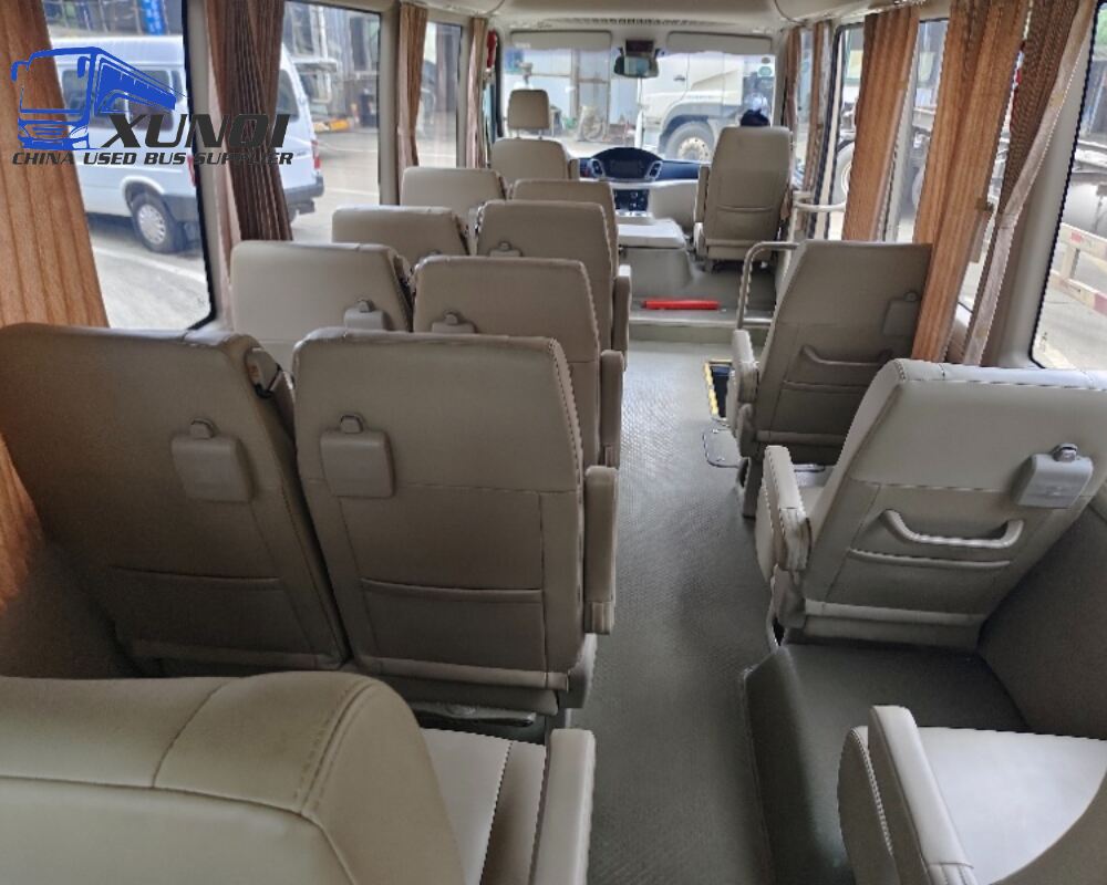 Used Yutong bus ZK6710 19 Seats 2021 Year 7 Seters long China bus weichai 4-cylinder diesel engine