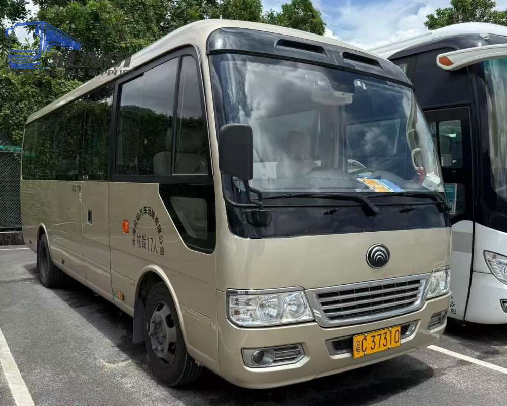 Used Yutong bus ZK6710 17 Seats 2021 Year 7 Seters long China bus 3.5T V6 turbocharged gasoline engine