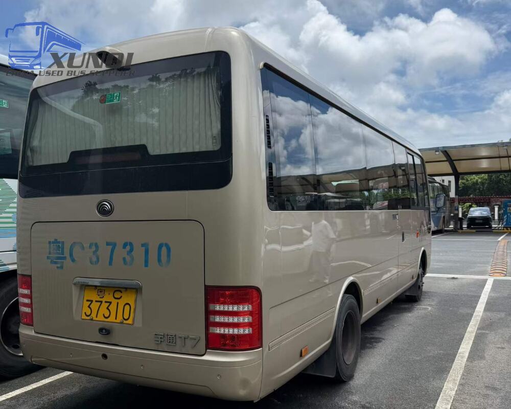Used Yutong bus ZK6710 17 Seats 2021 Year 7 Seters long China bus 3.5T V6 turbocharged gasoline engine