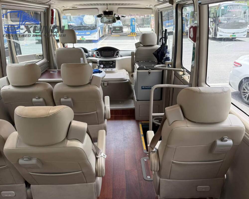 Used Yutong bus ZK6710 17 Seats 2021 Year 7 Seters long China bus 3.5T V6 turbocharged gasoline engine