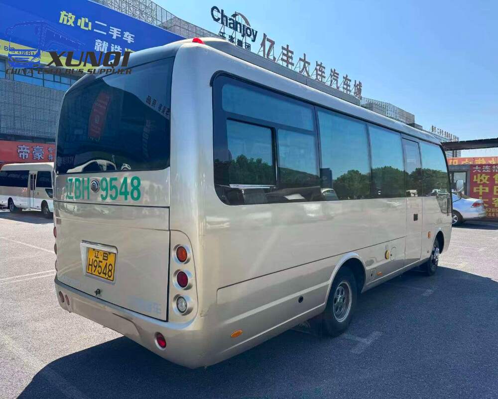 Used Yutong bus ZK6729 26 Seats 2014 Year 7 Seters long China bus Fukuda Cummins 4-cylinder diesel engine