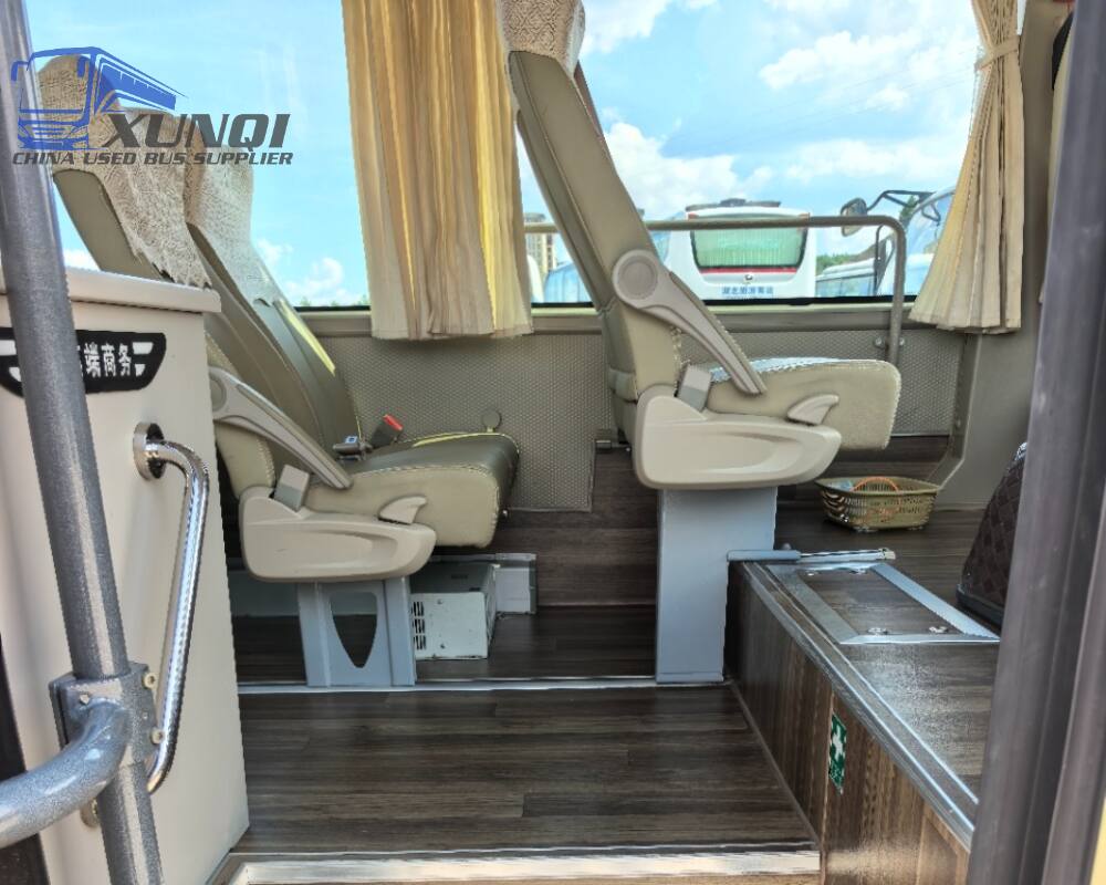 Used Yutong bus ZK6729 27 Seats 2024 Year 7 Seters long China bus weichai 4-cylinder diesel engine