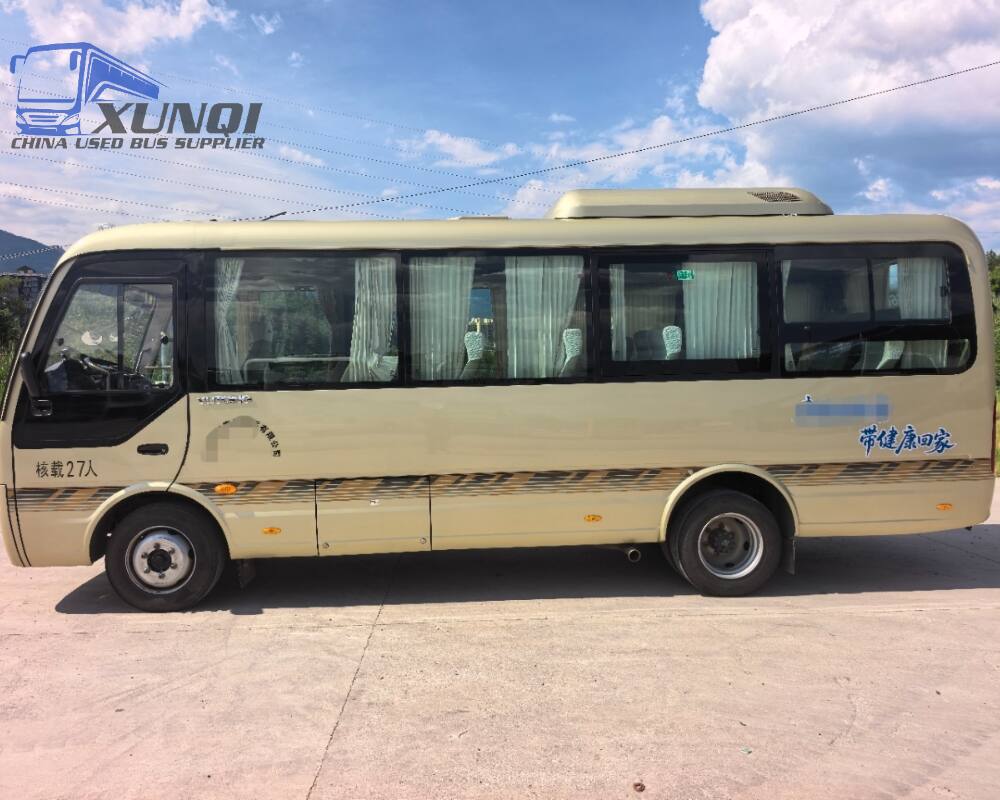 Used Yutong bus ZK6729 27 Seats 2024 Year 7 Seters long China bus weichai 4-cylinder diesel engine
