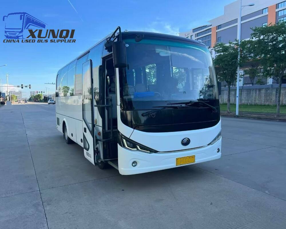 Used Yutong bus ZK6750 30 Seats 2021 Year 7 Seters long China bus yuchai 4-cylinder diesel engine