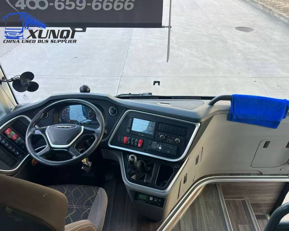 Used Yutong bus ZK6750 30 Seats 2021 Year 7 Seters long China bus yuchai 4-cylinder diesel engine