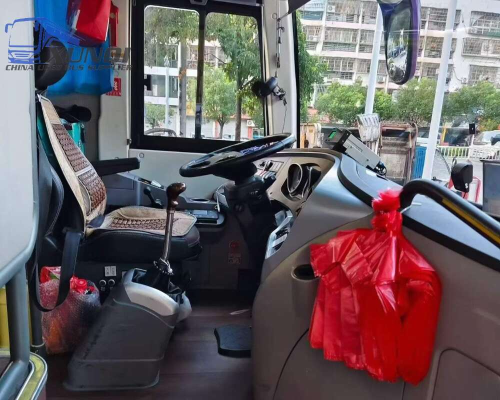 Used Yutong bus ZK6906 28 Seats 2021 Year 9 Seters long China bus weichai 6-cylinder diesel engine