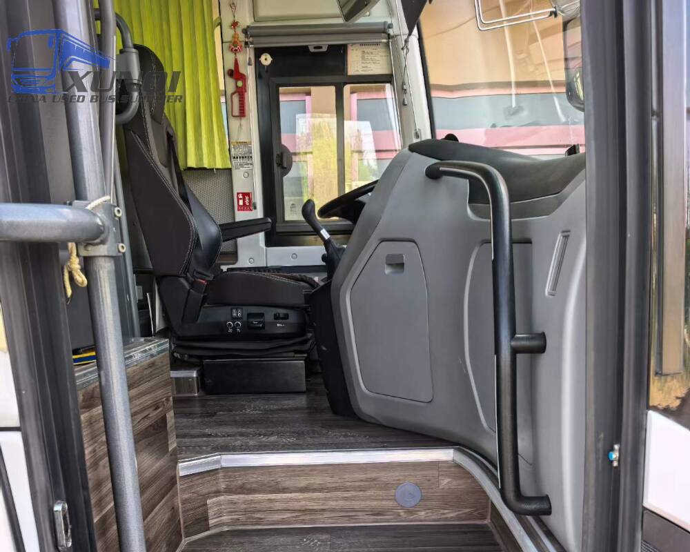 Used Yutong bus ZK6907 26 Seats 2023 Year 9 Seters long China bus yuchai 6-cylinder diesel engine