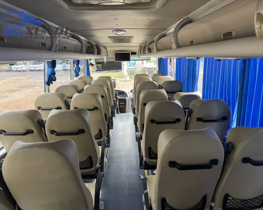 Used Yutong bus ZK6908 39 Seats 2015 Year 9 meters long China bus yuchai 6-cylinder diesel engine
