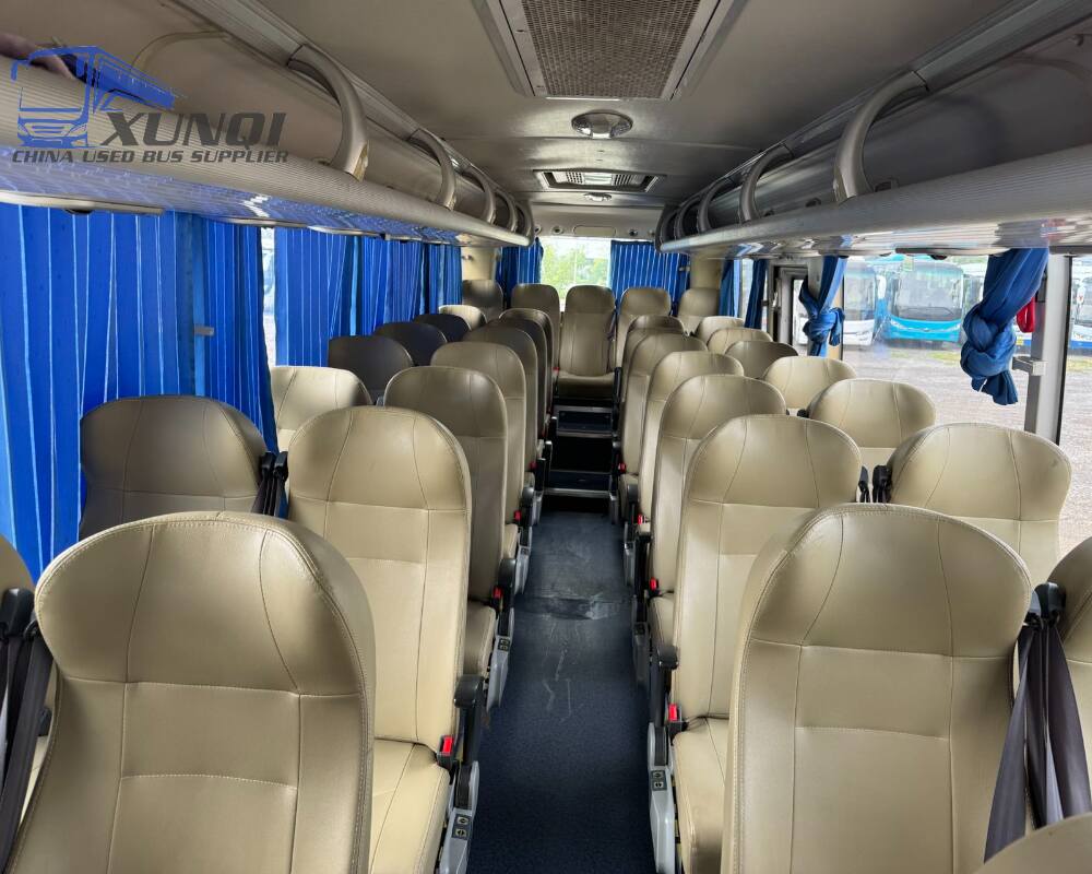 Used Yutong bus ZK6908 39 Seats 2015 Year 9 meters long China bus yuchai 6-cylinder diesel engine