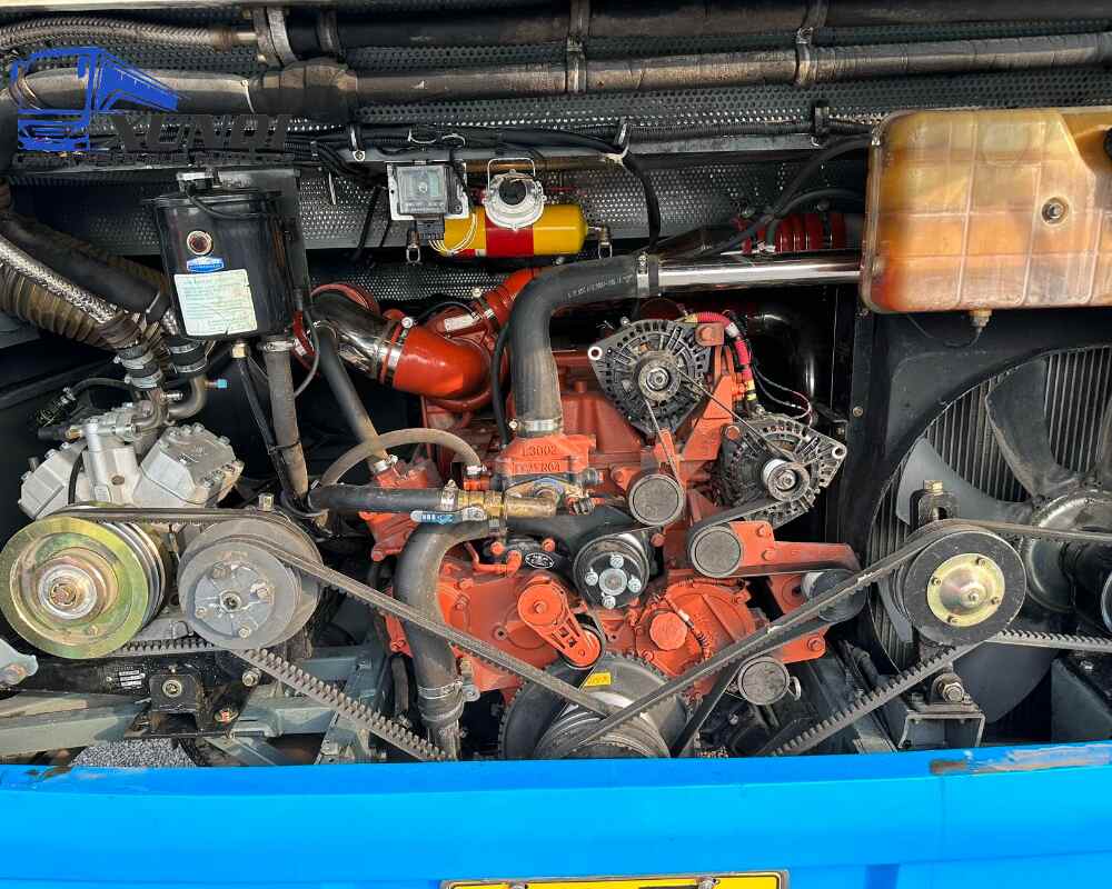 Used Golden Dragon bus XML6122 56 Seats 2021 year 12 meters long China bus yuchai 6-cylinder diesel engine