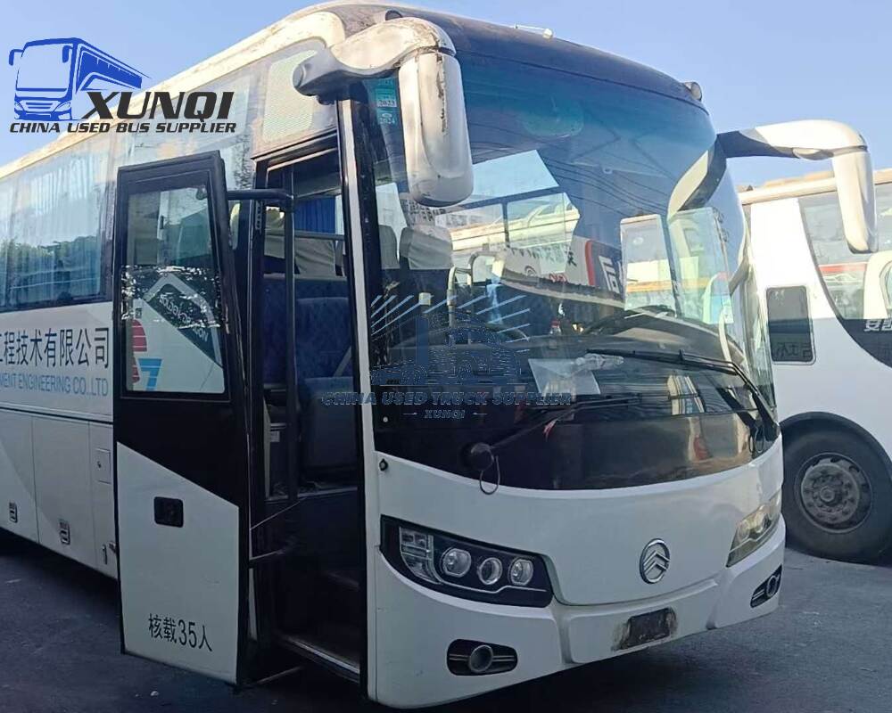 Used Golden Dragon bus XML6807 35 Seats 2014 year 8 meters long China bus yuchai 4-cylinder diesel engine