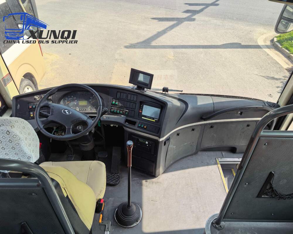 Used Golden Dragon bus XML6807 35 Seats 2014 year 8 meters long China bus yuchai 4-cylinder diesel engine