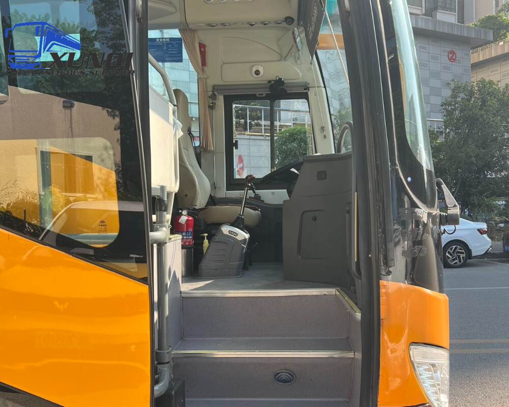 Used Yutong bus ZK6119 48 Seats 2018 Year 11 Seters long China bus yuchai 6-cylinder diesel engine