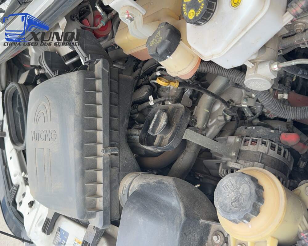 Used Yutong bus ZK6600 15 Seats 2024 Year 6 Seters long China bus Dongfeng turbocharged 4-cylinder engine