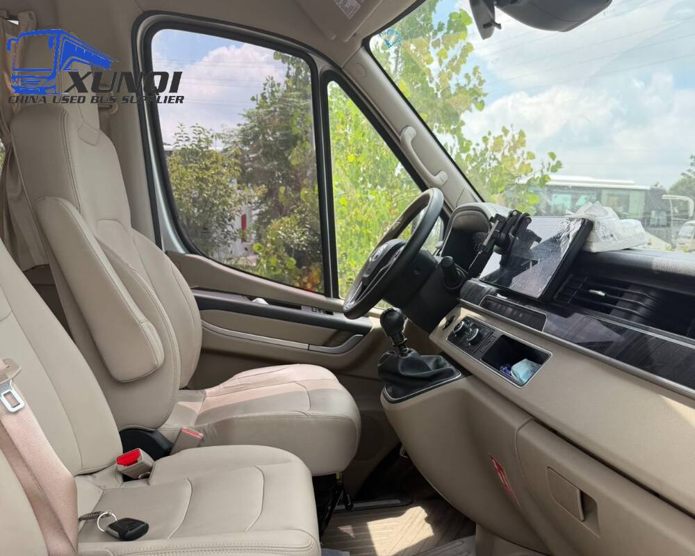 Used Yutong bus ZK6600 15 Seats 2024 Year 6 Seters long China bus Dongfeng turbocharged 4-cylinder engine