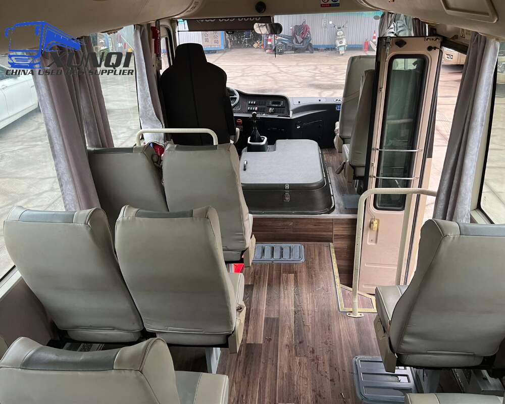 Used Yutong bus ZK6609 19 Seats 2018 Year 6 Seters long China bus yuchai 4-cylinder diesel engine